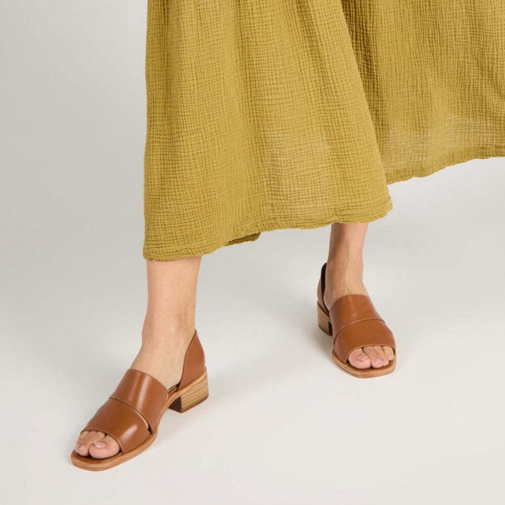 INTENTIONALLY BLANK Brown Sandals